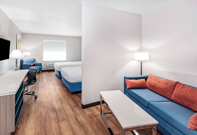 호텔 Days Inn & Suites By Wyndham San Antonio Near Frost Bank Center