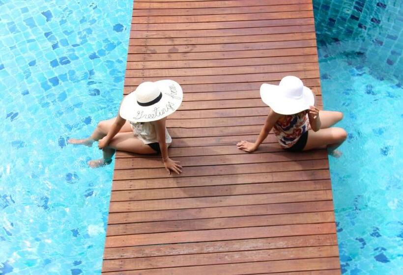 هتل Deva Beach Resort Samui