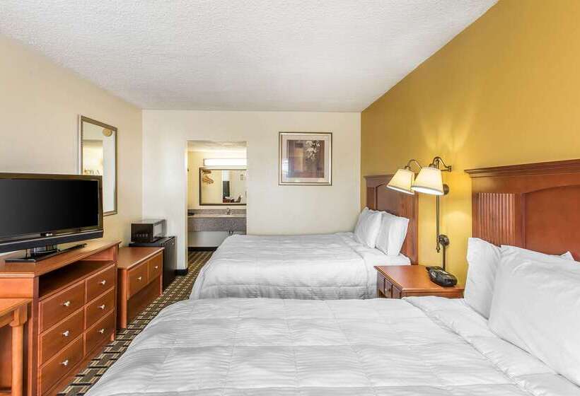 هتل Econo Lodge Byron
