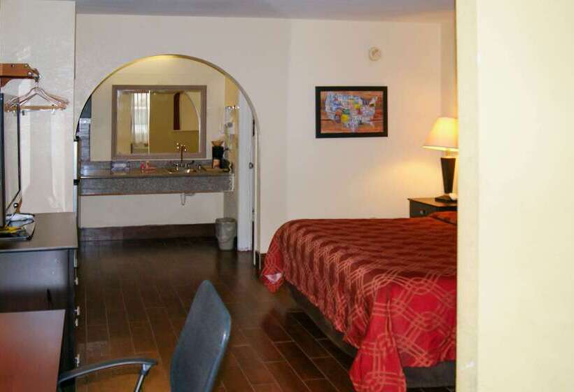 هتل Econo Lodge Inn & Suites West  Energy Corridor