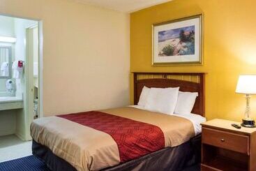 هتل Econo Lodge Petersburg Fort Lee