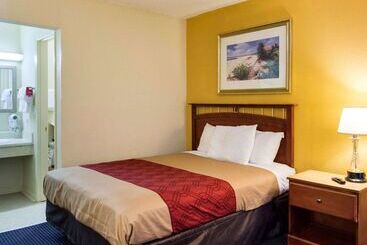 هتل Econo Lodge Petersburg  Fort Lee