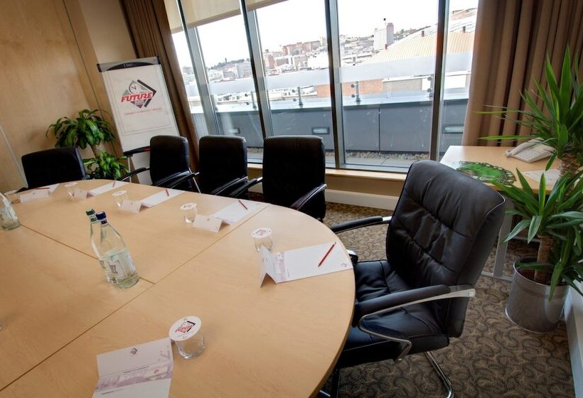 هتل Future Inn Bristol