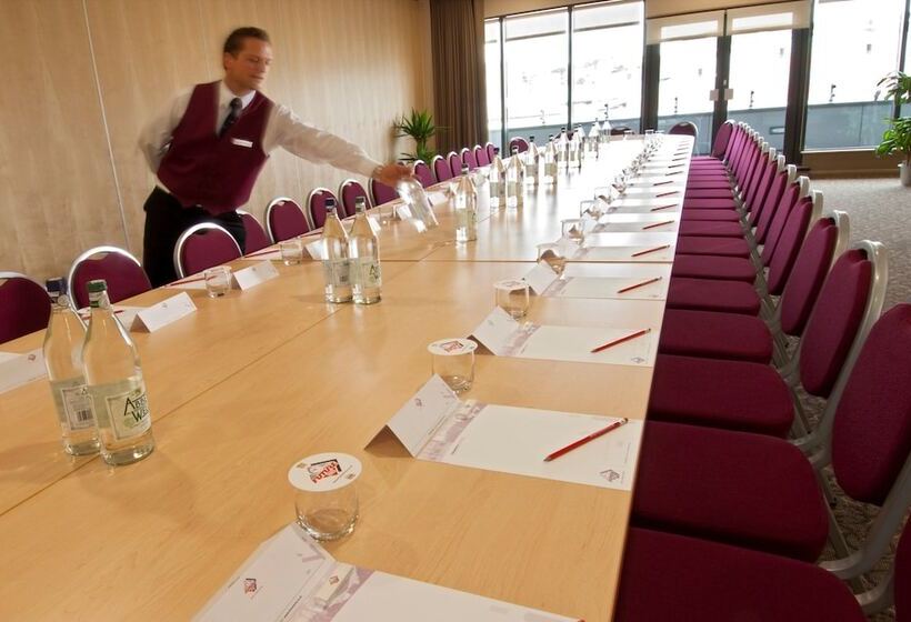 هتل Future Inn Bristol