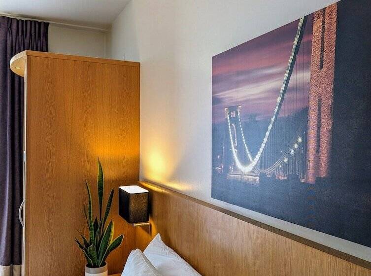 هتل Future Inn Bristol