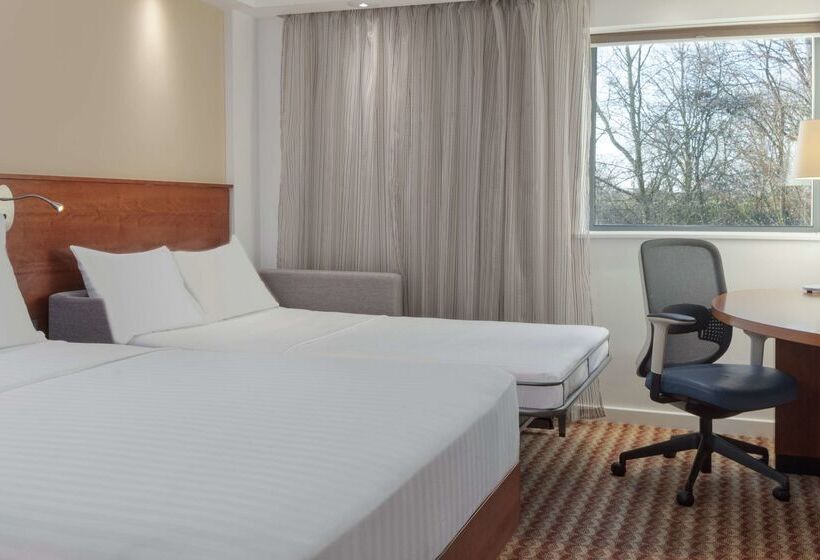 هتل Hampton By Hilton Corby/kettering