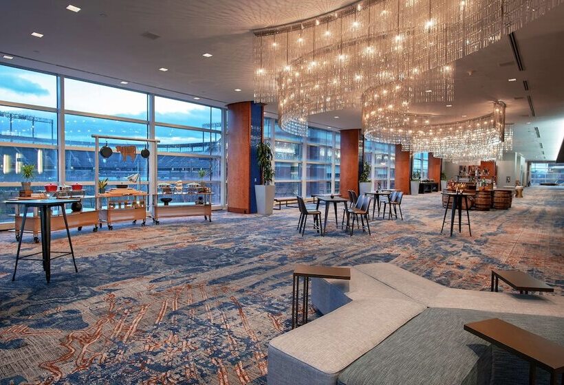 هتل Hilton Baltimore Inner Harbor