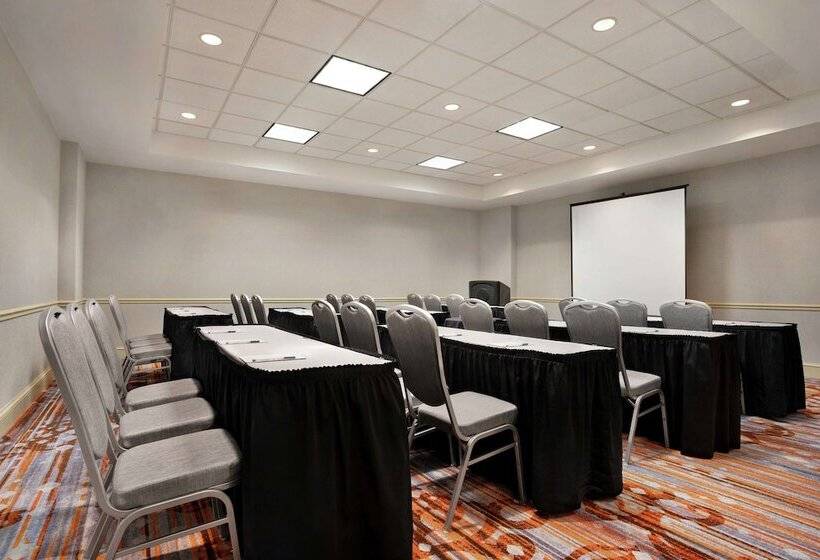 هتل Hilton Garden Inn New Orleans Convention Center
