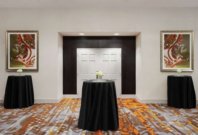 هتل Hilton Garden Inn New Orleans Convention Center