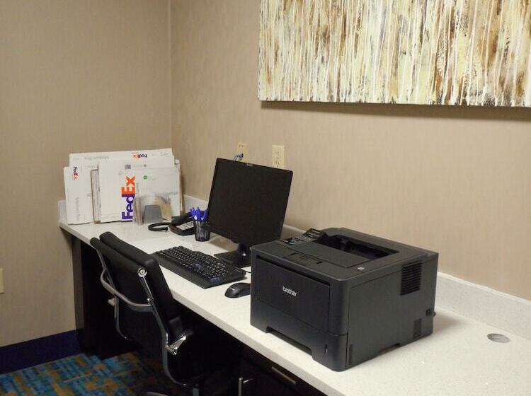 Отель Holiday Inn Express & Suites Carmel North – Westfield, An Ihg