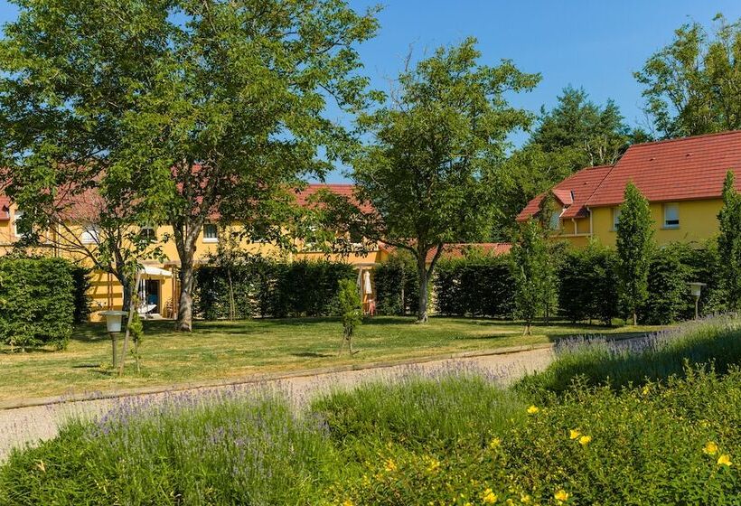 Hotel Lagrange Vacances Les Bastides De Lascaux