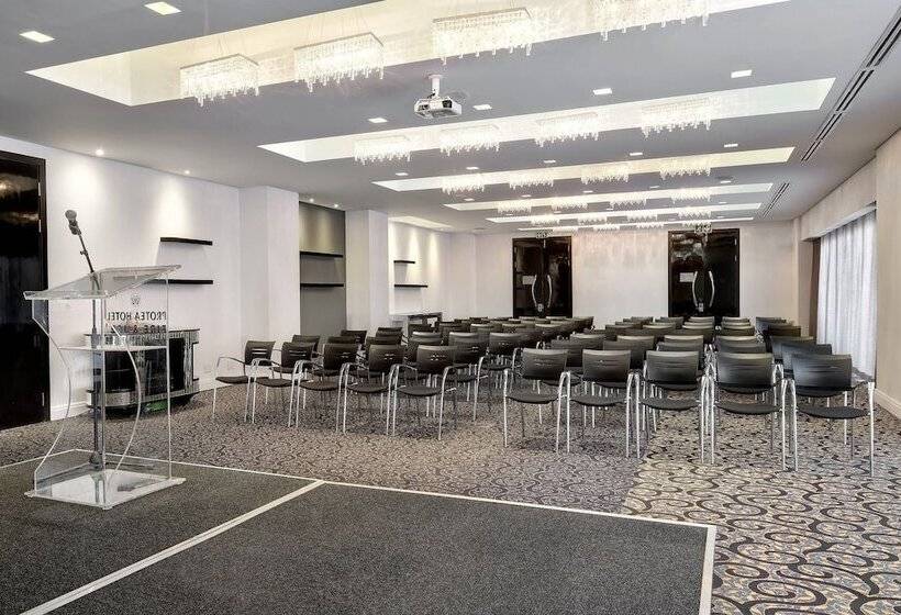 Protea Hotel Fire & Ice! By Marriott Johannesburg Melrose Arch