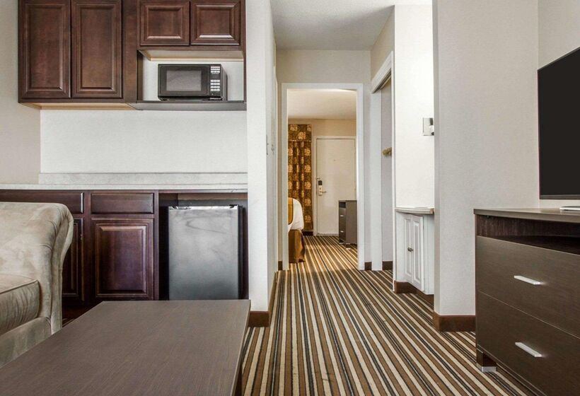 هتل Quality Inn & Suites