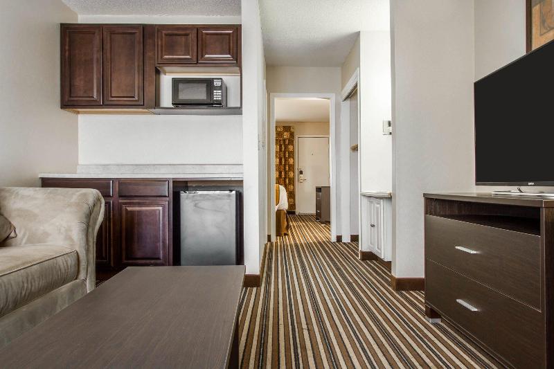هتل Quality Inn & Suites