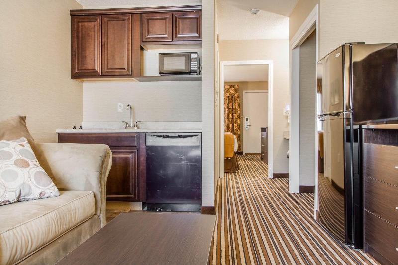 هتل Quality Inn & Suites