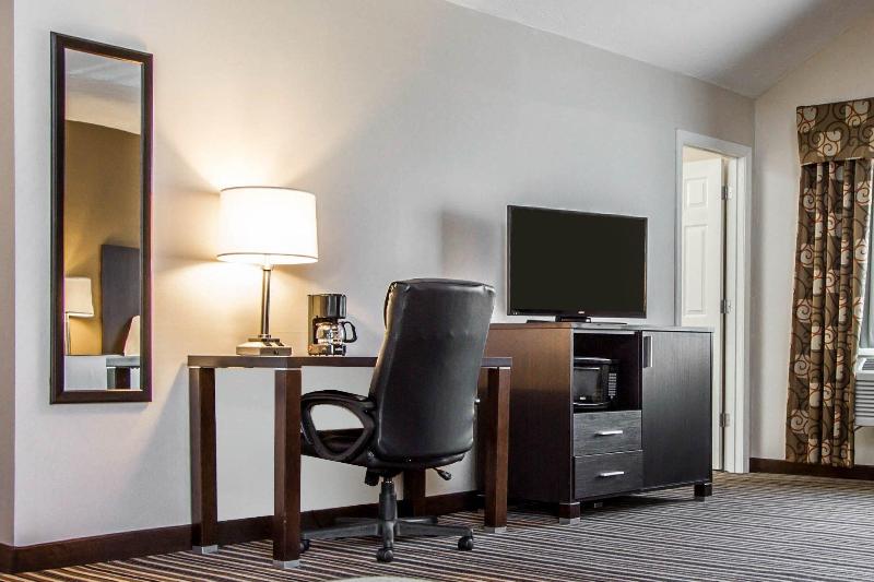 هتل Quality Inn & Suites