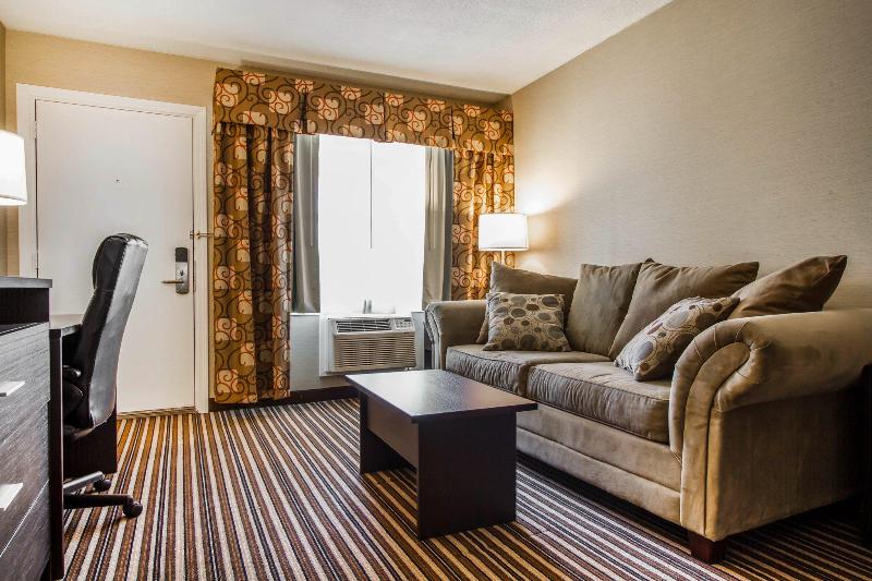 هتل Quality Inn & Suites