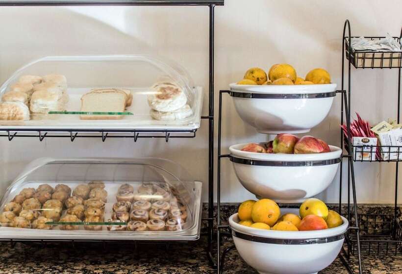 هتل Quality Inn Raleigh Downtown