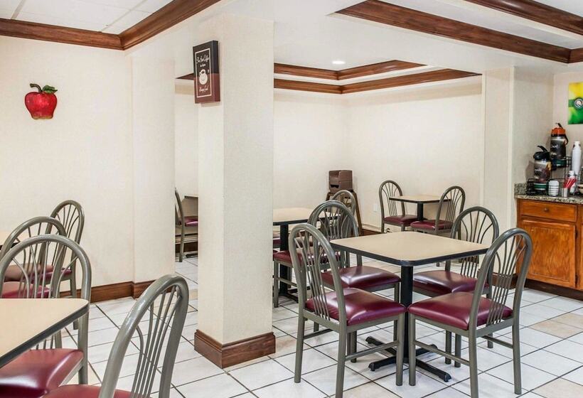 هتل Quality Inn South