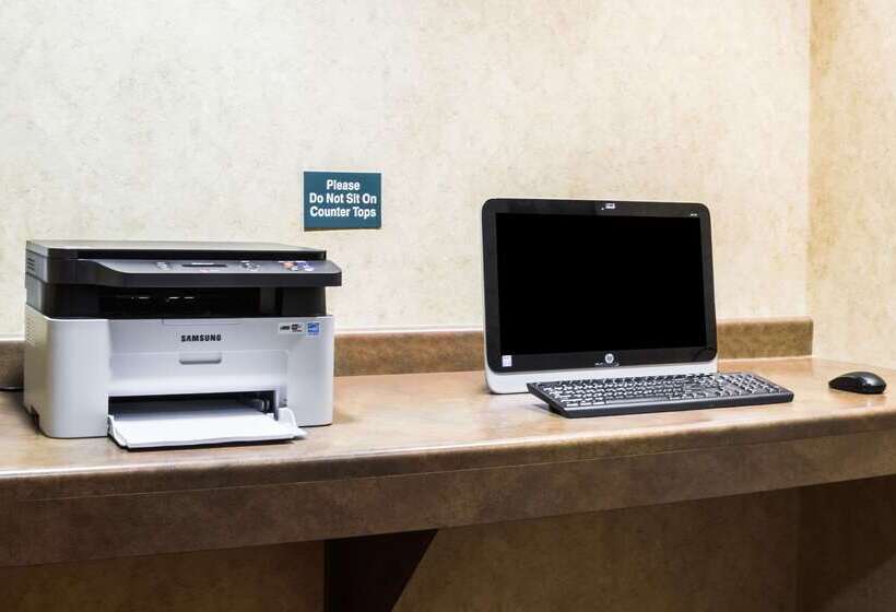 هتل Quality Inn & Suites Airport North