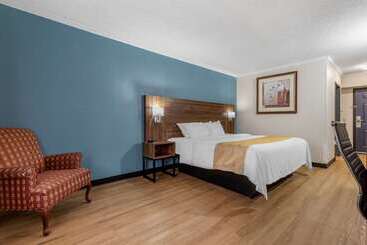 فندق Quality Inn & Suites Ft. Jackson Maingate