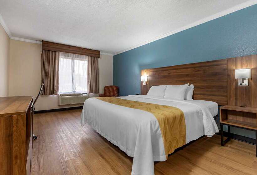 هتل Quality Inn & Suites Ft. Jackson Maingate