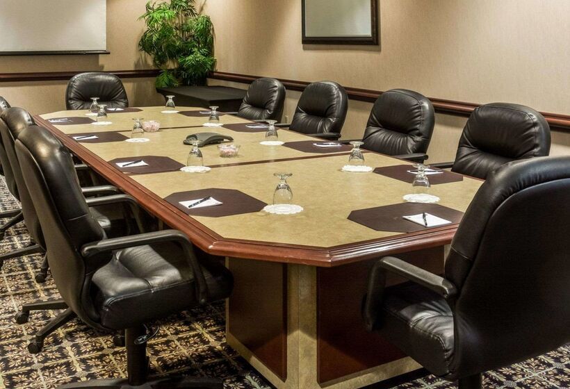 هتل Quality Suites Lake Wright  Norfolk Airport
