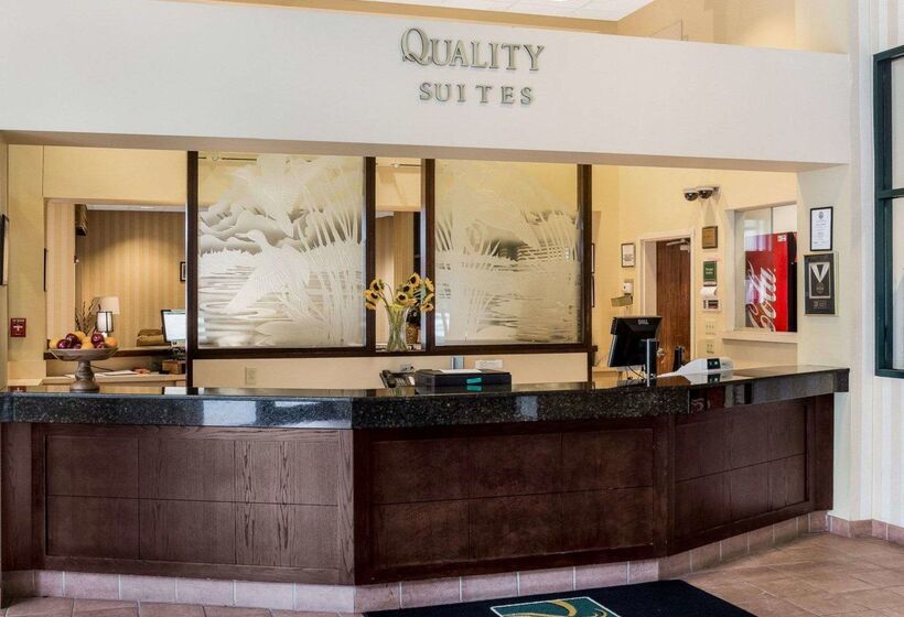 Hotel Quality Suites Lake Wright  Norfolk Airport