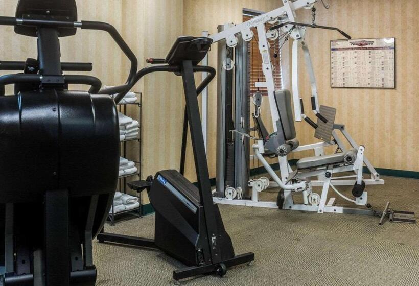 هتل Quality Suites Lake Wright  Norfolk Airport