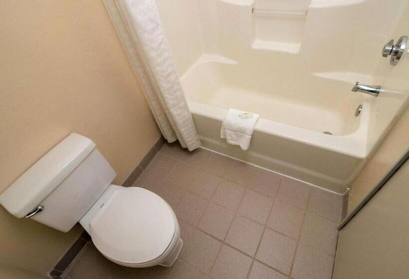 هتل Quality Suites Lake Wright  Norfolk Airport