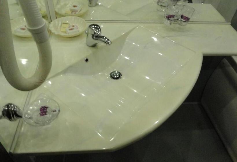 هتل Relax Comfort Suites