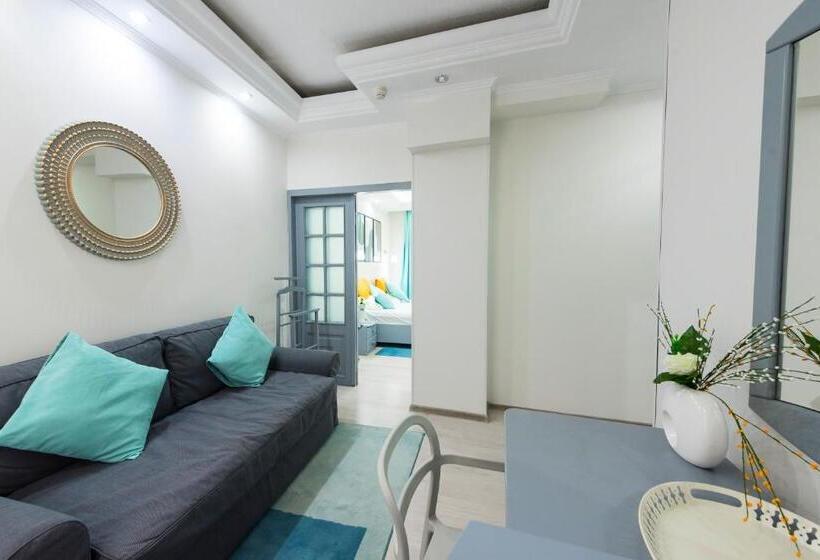 هتل Relax Comfort Suites