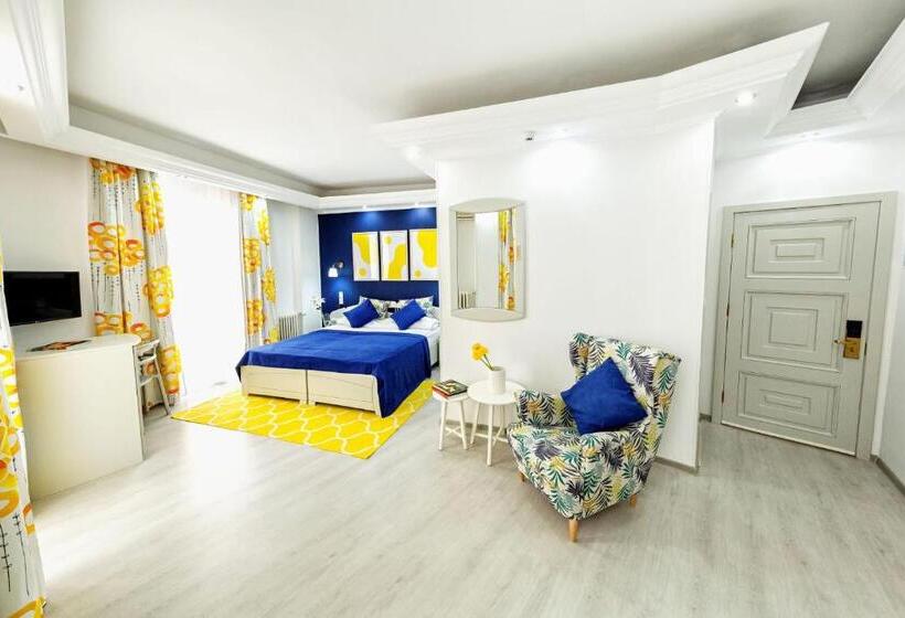 هتل Relax Comfort Suites