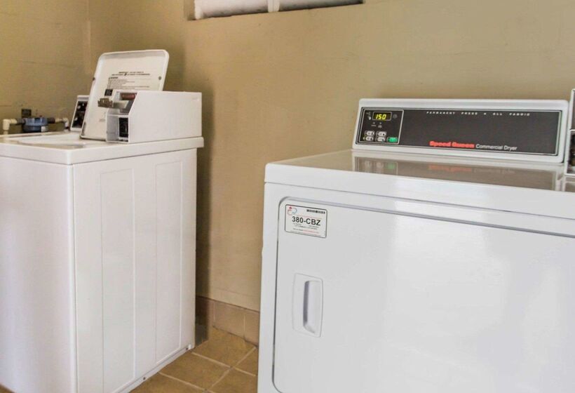 فندق Rodeway Inn & Suites