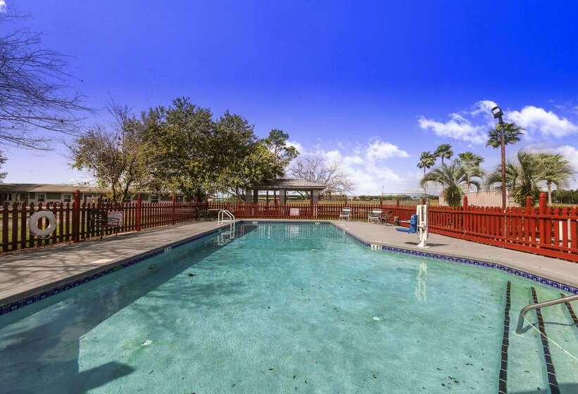 فندق Rodeway Inn & Suites