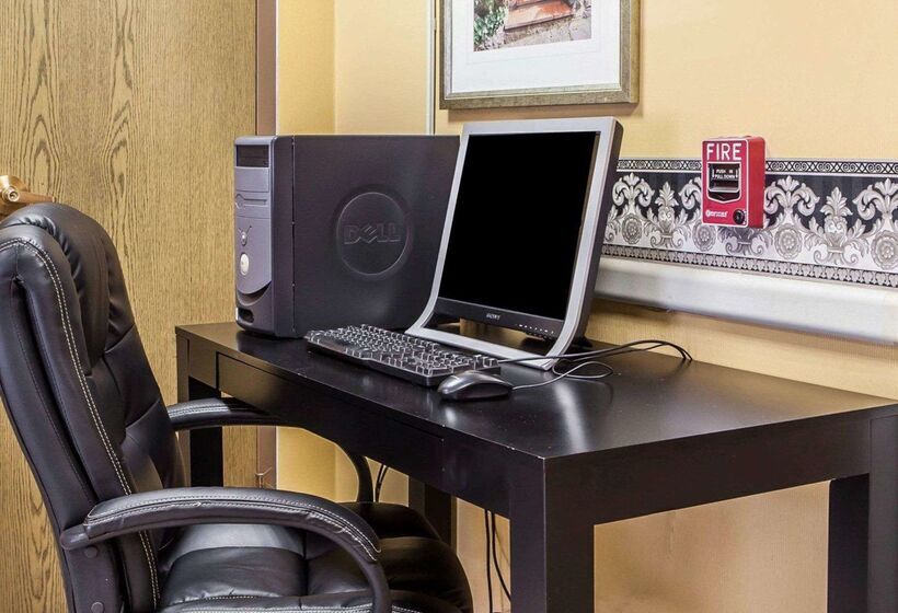 هتل Rodeway Inn & Suites Milwaukee Airport