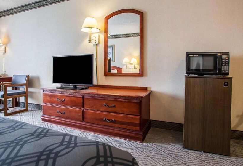 هتل Rodeway Inn & Suites Milwaukee Airport