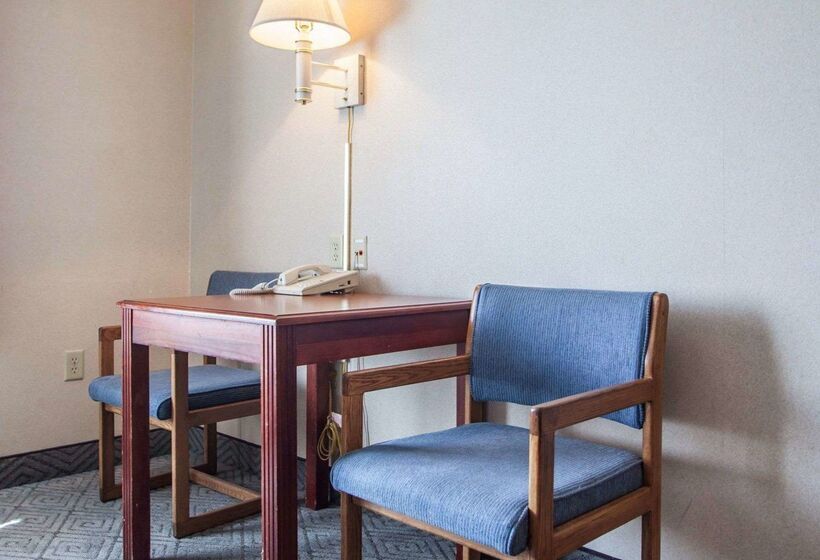 هتل Rodeway Inn & Suites Milwaukee Airport