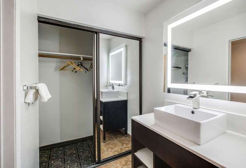 בית מלון כפרי Rodeway Inn Old Town Temecula