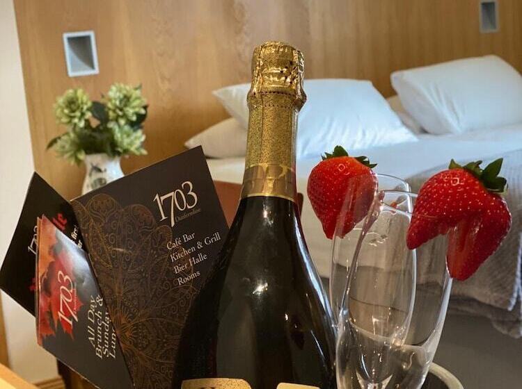 هتل Rooms At 1703