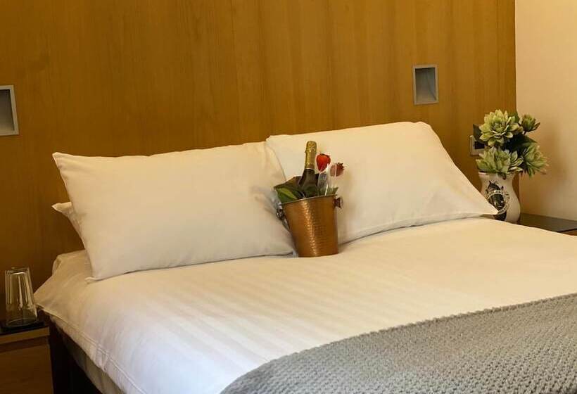 هتل Rooms At 1703