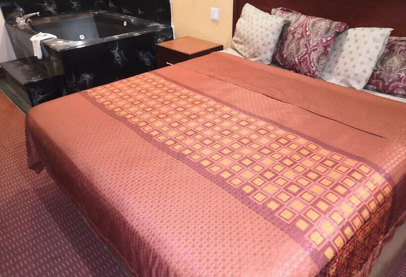 בית מלון כפרי Scottish Inn & Suites Iah West