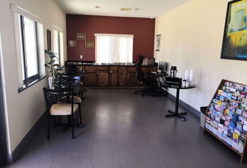 בית מלון כפרי Scottish Inn & Suites Iah West