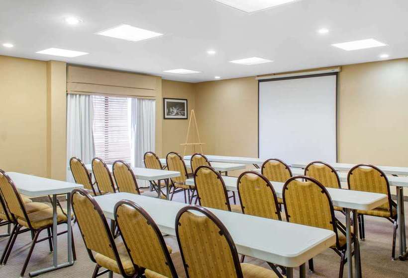 هتل Spark By Hilton Montgomery Eastchase