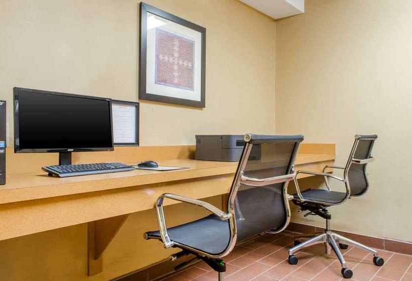 هتل Spark By Hilton Montgomery Eastchase