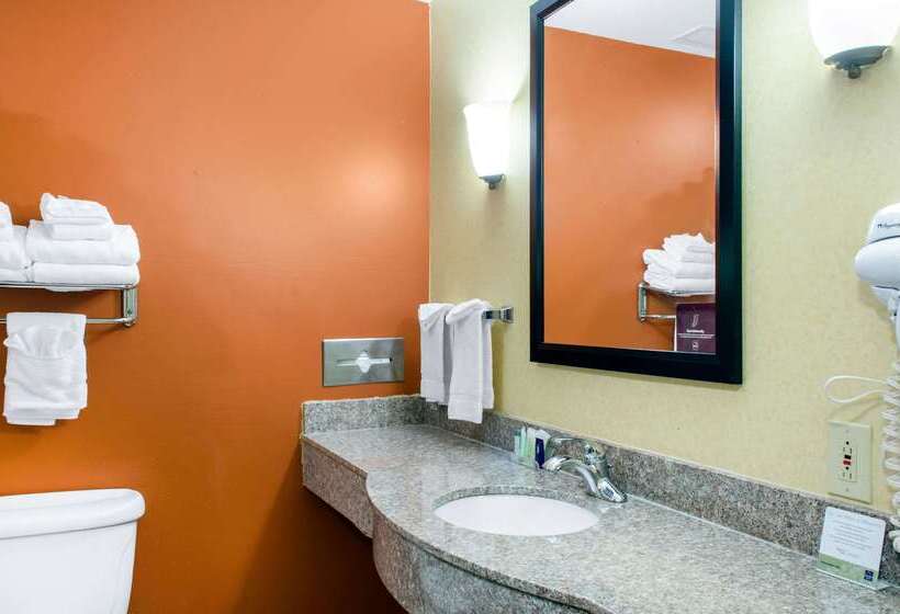 هتل Spark By Hilton Montgomery Eastchase