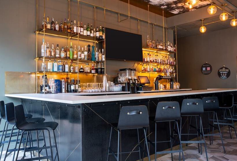 هتل Springhill Suites By Marriott Savannah Downtown Historic District