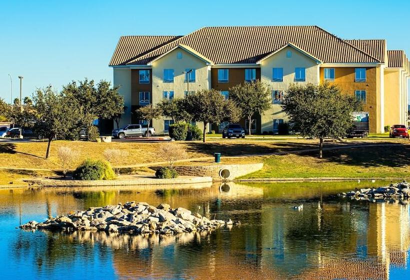 هتل Staybridge Suites Laredo, An Ihg