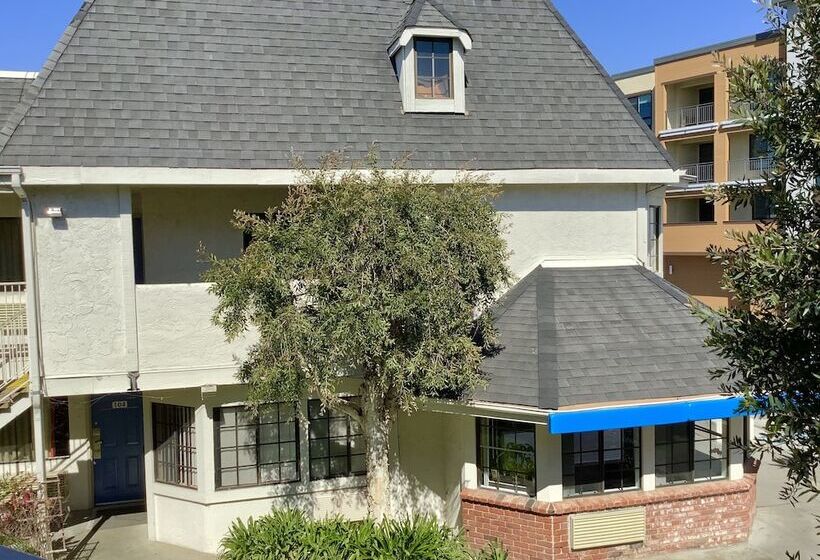 مُتل Carlsbad Village Inn
