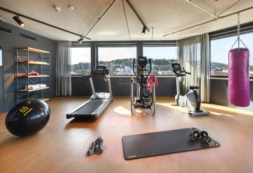 Отель Moxy Stuttgart Feuerbach